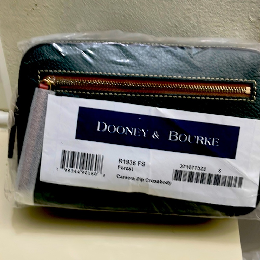 Dooney & Bourke Pebble Grain Green  Camera Zip Crossbody